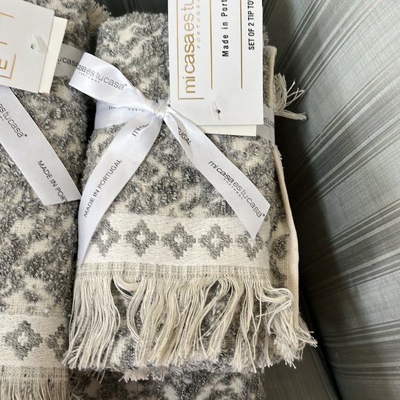 2 sets of gorgeous fringed bath towels by Mi Casa Es Tu Casa - NWT - Picture 3 of 10